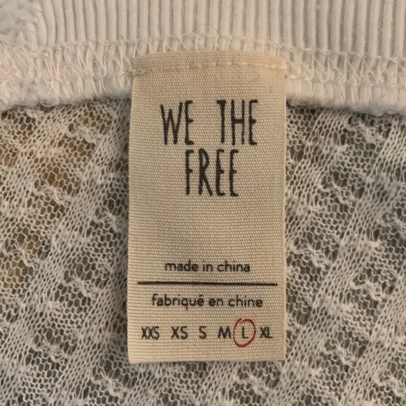 “Free People” amazing v-neck wide sleeve top - Picture 5 of 5